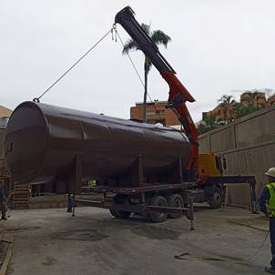 Instalación de tanques de combustible principales (40.000 lts) para grupos electrógenos